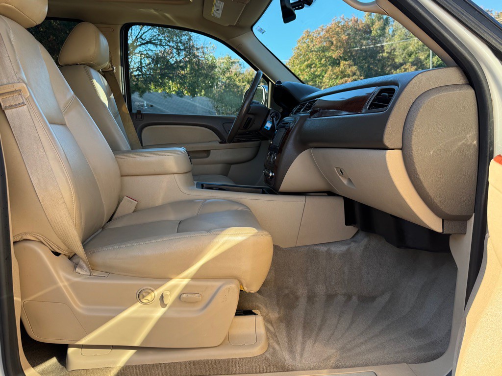 2014 Chevrolet Suburban Image 30