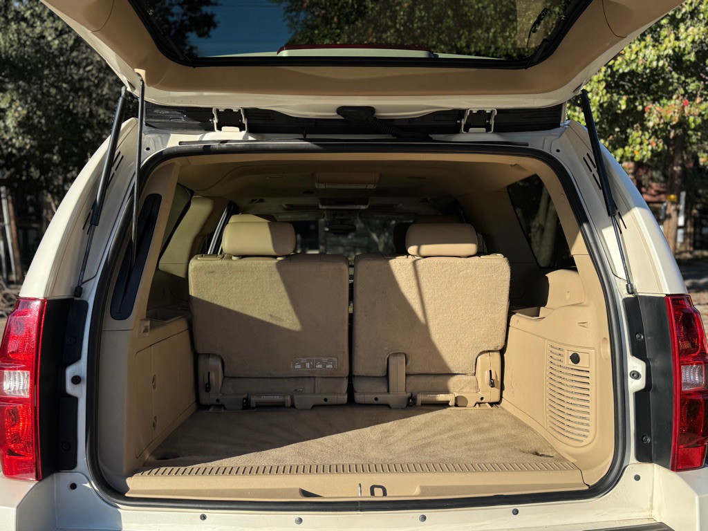 2014 Chevrolet Suburban Image 32