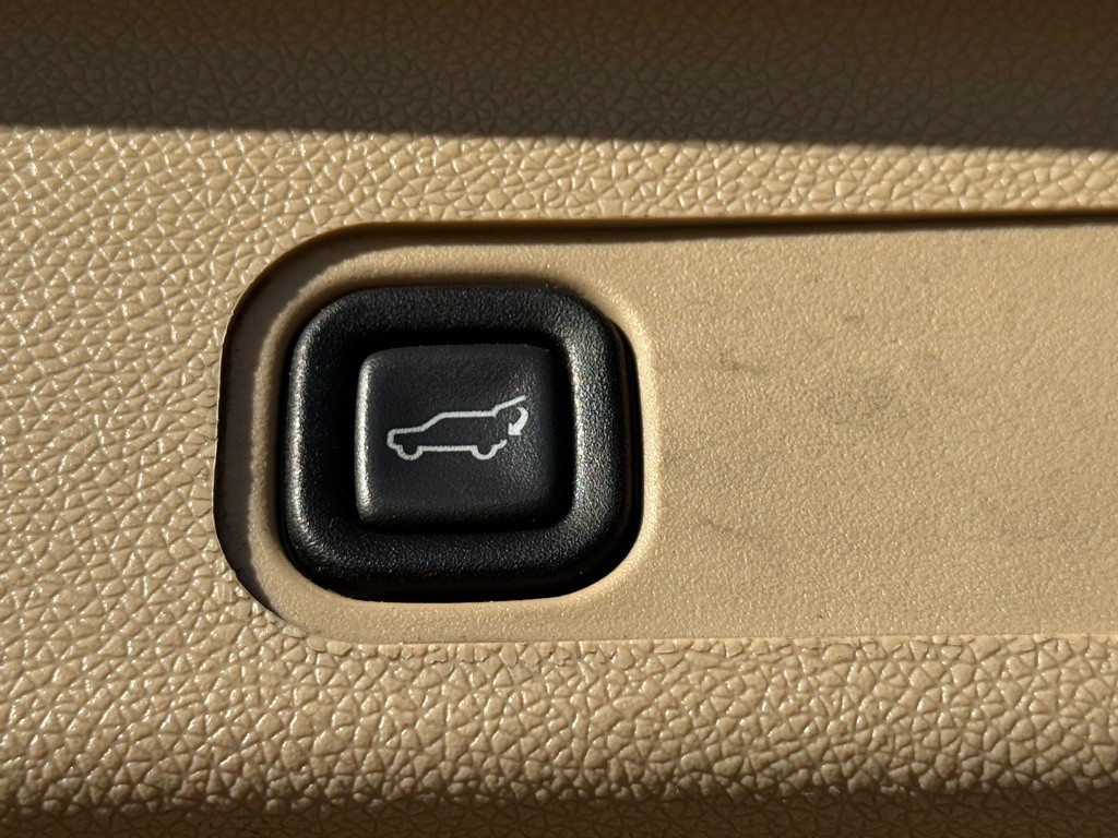 2014 Chevrolet Suburban Image 35