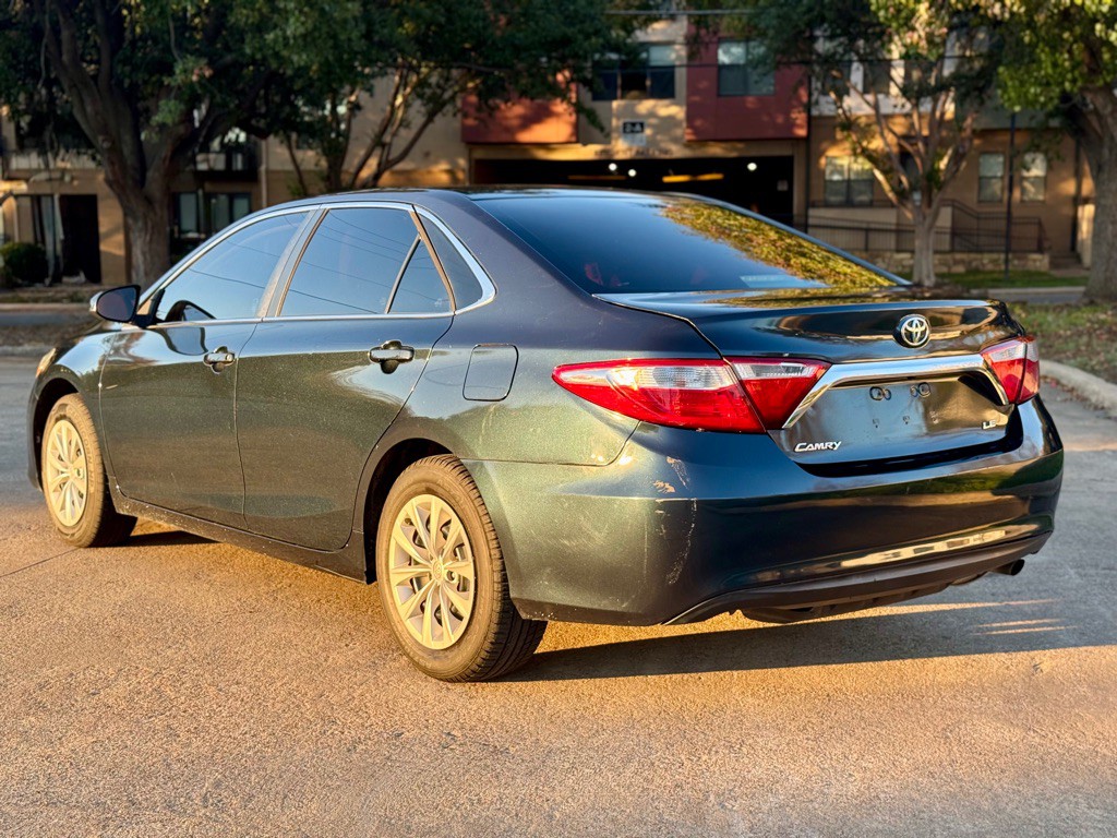 2017 Toyota Camry Image 4