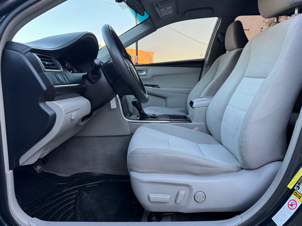 2017 Toyota Camry Image 7