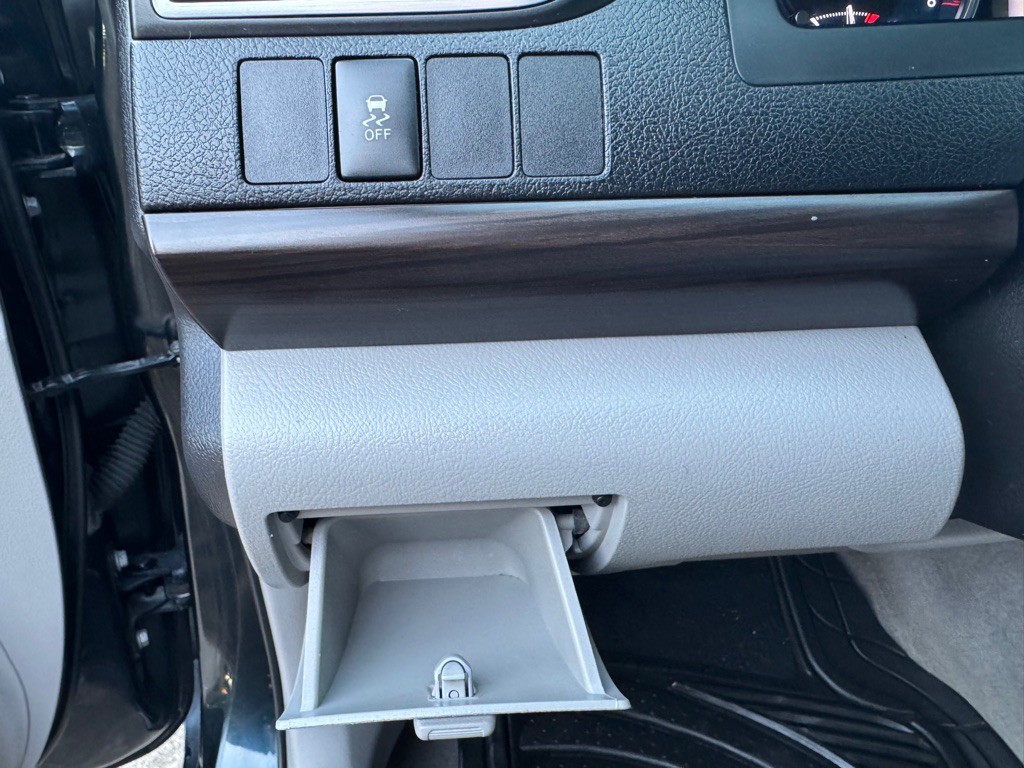 2017 Toyota Camry Image 8