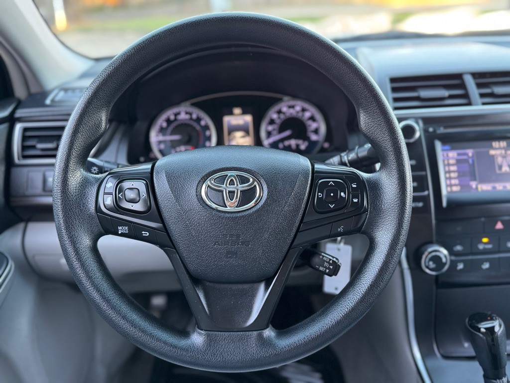 2017 Toyota Camry Image 9