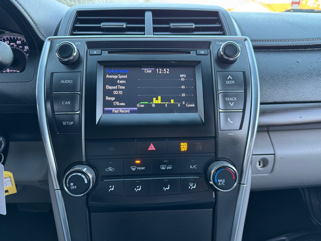 2017 Toyota Camry Image 17