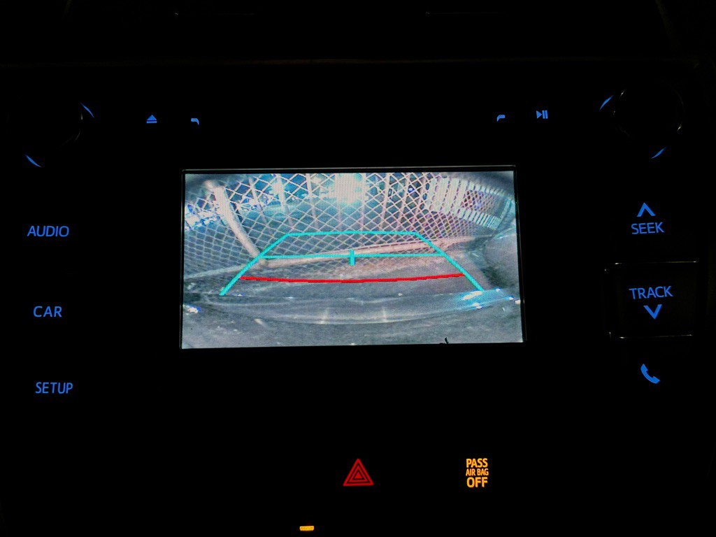 2017 Toyota Camry Image 19