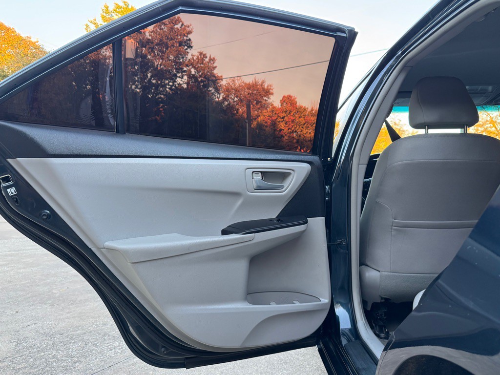 2017 Toyota Camry Image 21