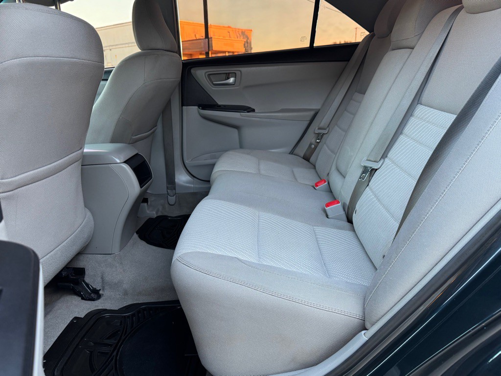 2017 Toyota Camry Image 22