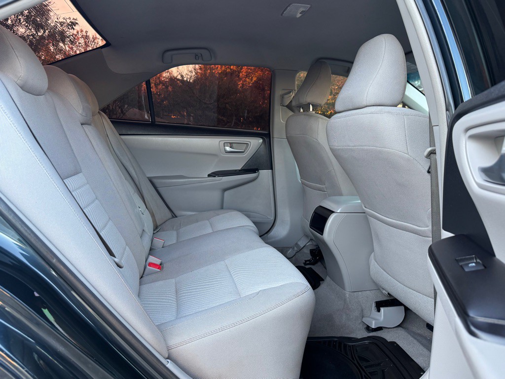 2017 Toyota Camry Image 24