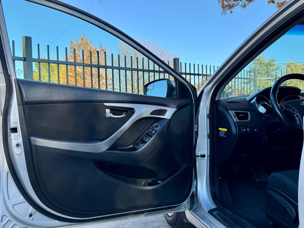 2015 Hyundai Elantra Image 6