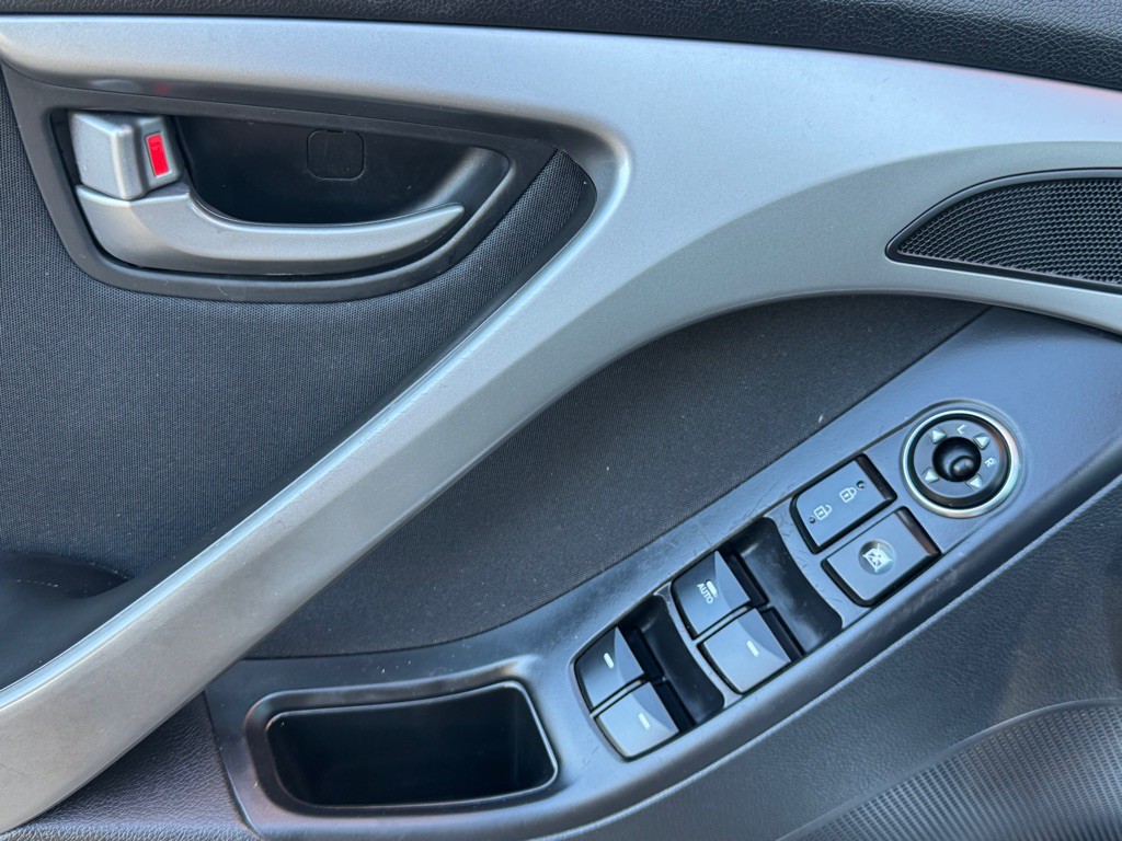 2015 Hyundai Elantra Image 7