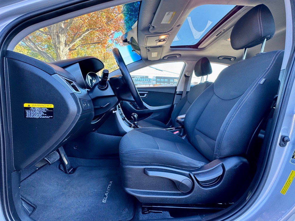 2015 Hyundai Elantra Image 8