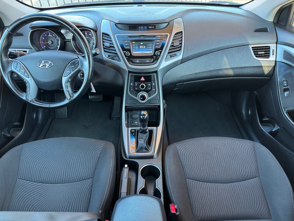 2015 Hyundai Elantra Image 16