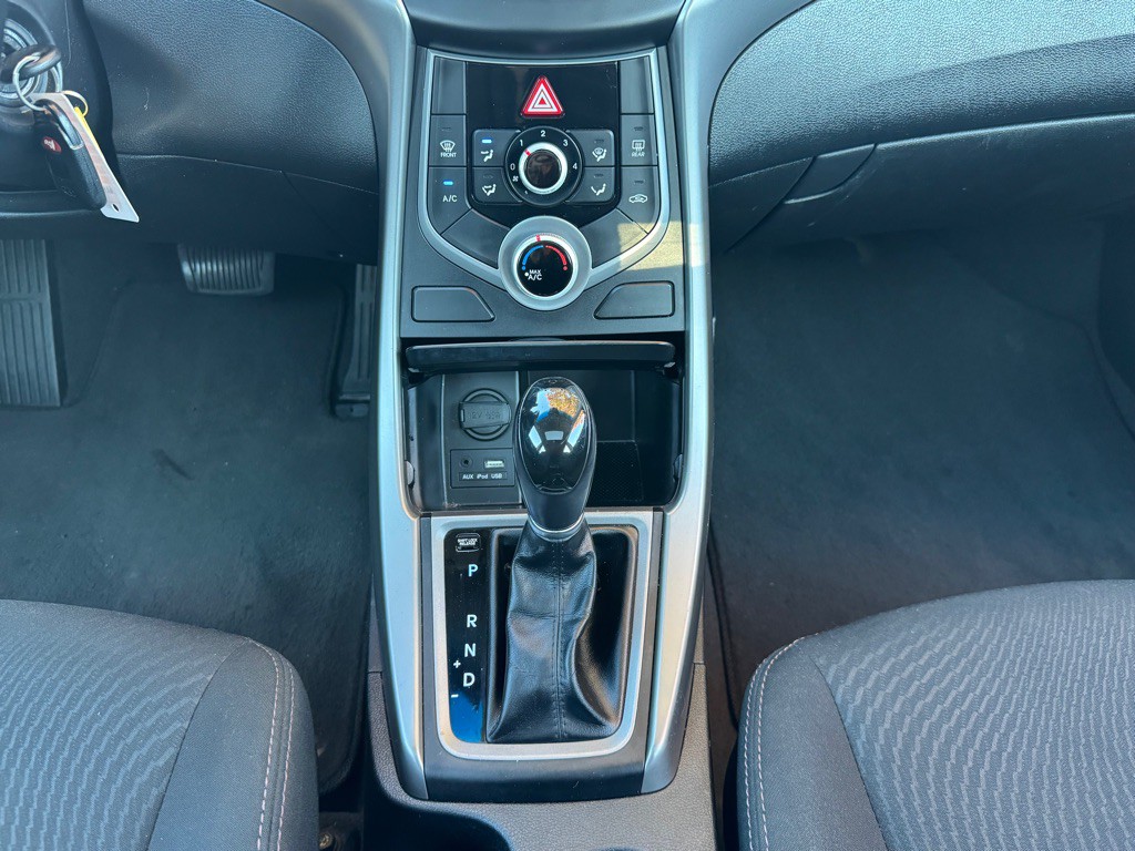 2015 Hyundai Elantra Image 17