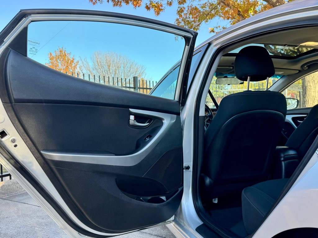 2015 Hyundai Elantra Image 22