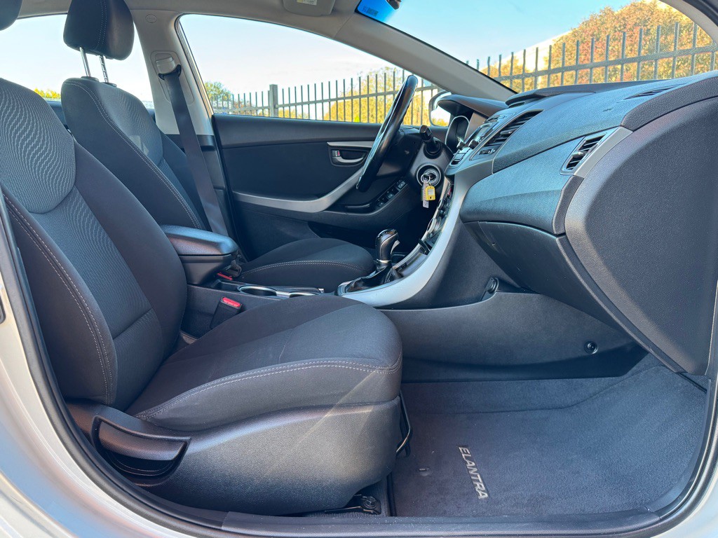 2015 Hyundai Elantra Image 25