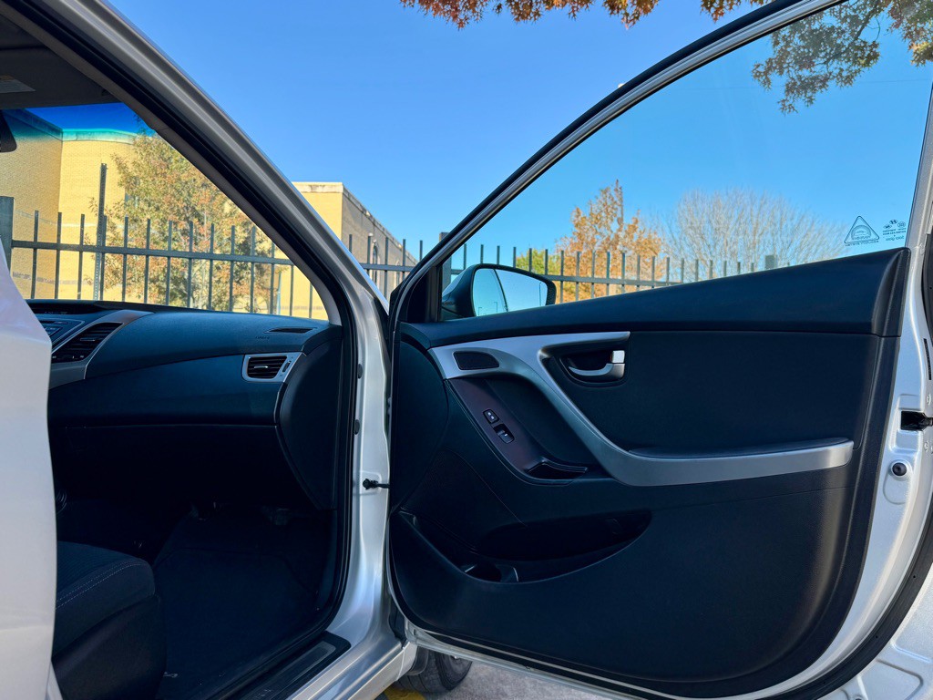 2015 Hyundai Elantra Image 26