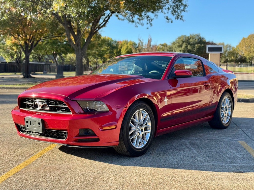 2013 Ford Mustang Image 1