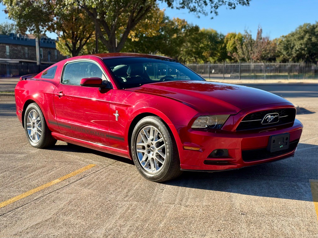 2013 Ford Mustang Image 2