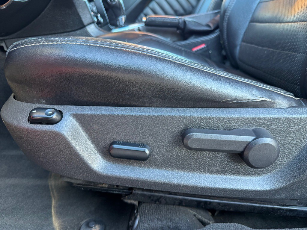 2013 Ford Mustang Image 8