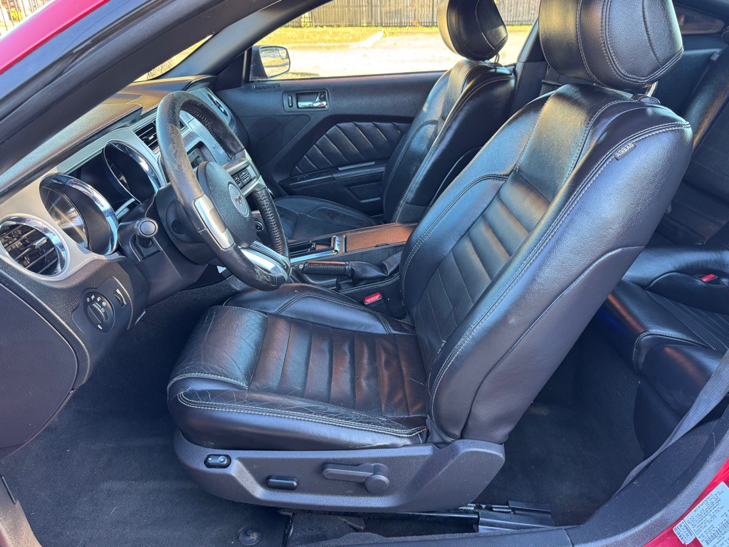 2013 Ford Mustang Image 18