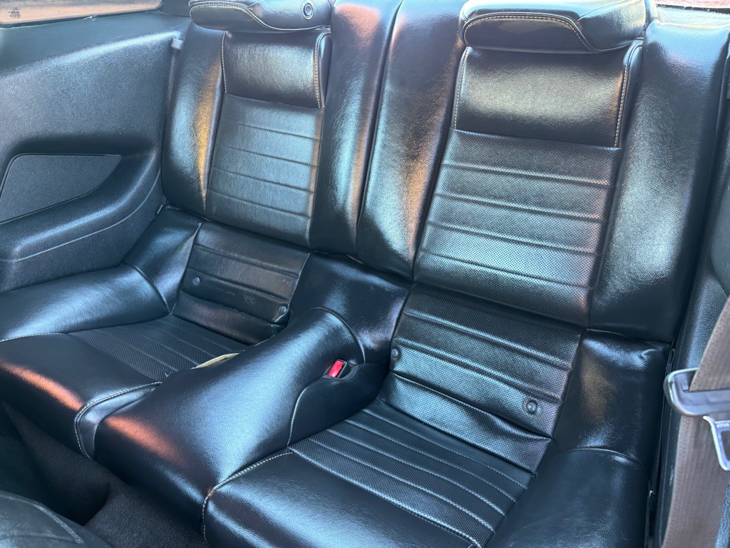 2013 Ford Mustang Image 19