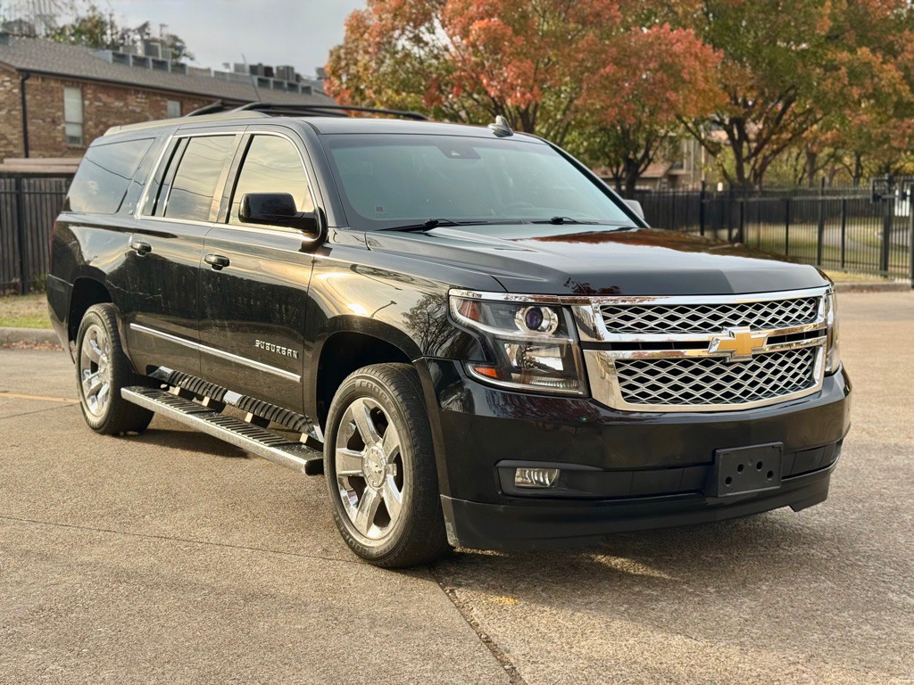 2017 Chevrolet Suburban Image 2