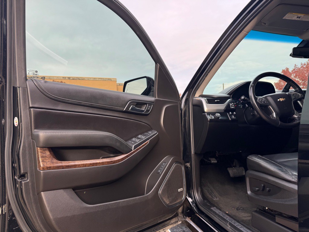 2017 Chevrolet Suburban Image 5