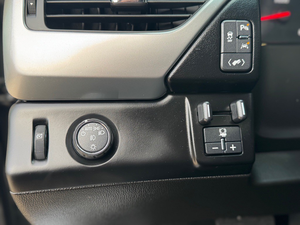 2017 Chevrolet Suburban Image 7