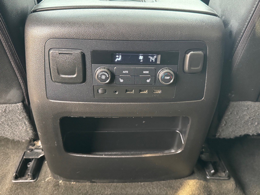 2017 Chevrolet Suburban Image 28