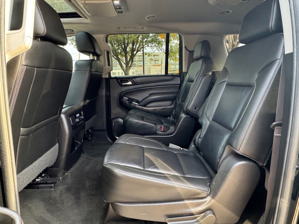 2017 Chevrolet Suburban Image 30