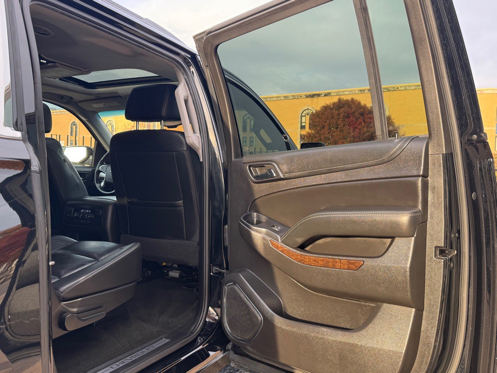 2017 Chevrolet Suburban Image 32