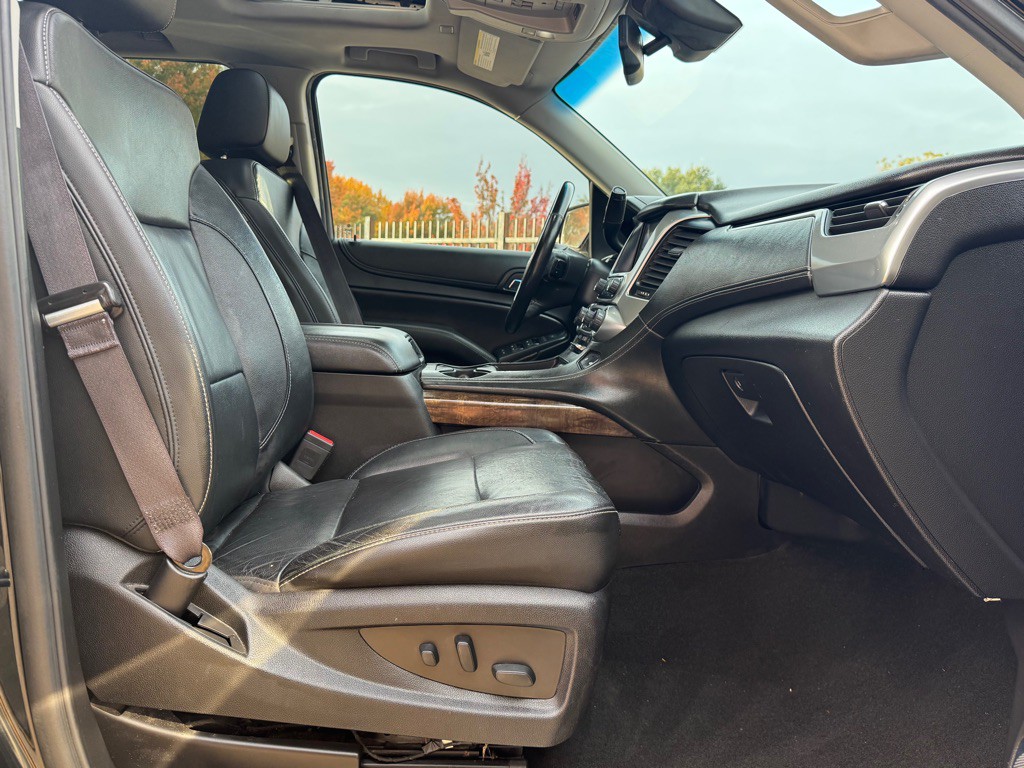 2017 Chevrolet Suburban Image 35