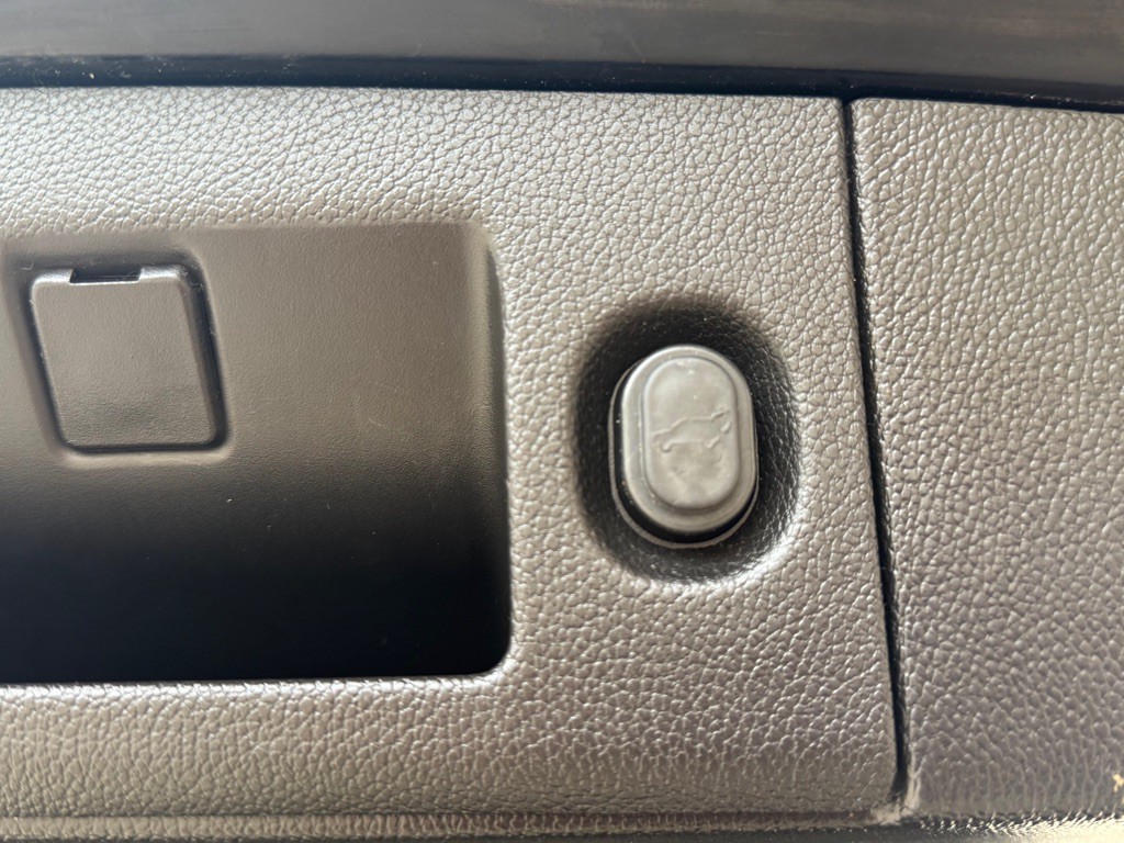 2017 Chevrolet Suburban Image 38