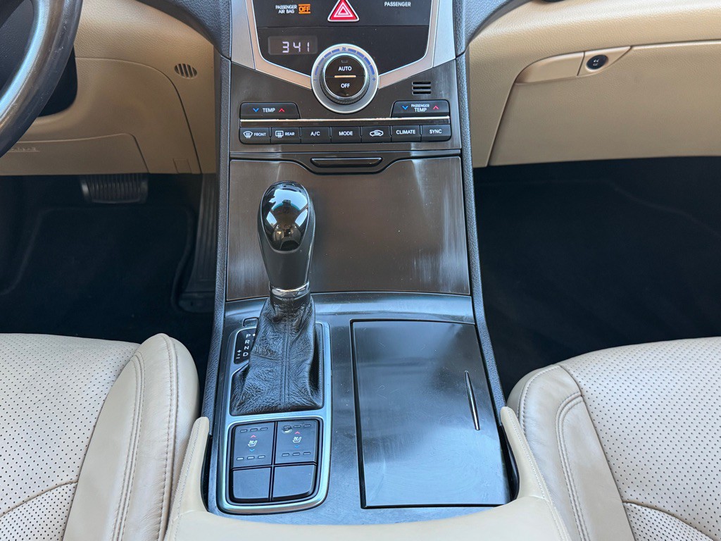 2015 Hyundai Azera Image 18