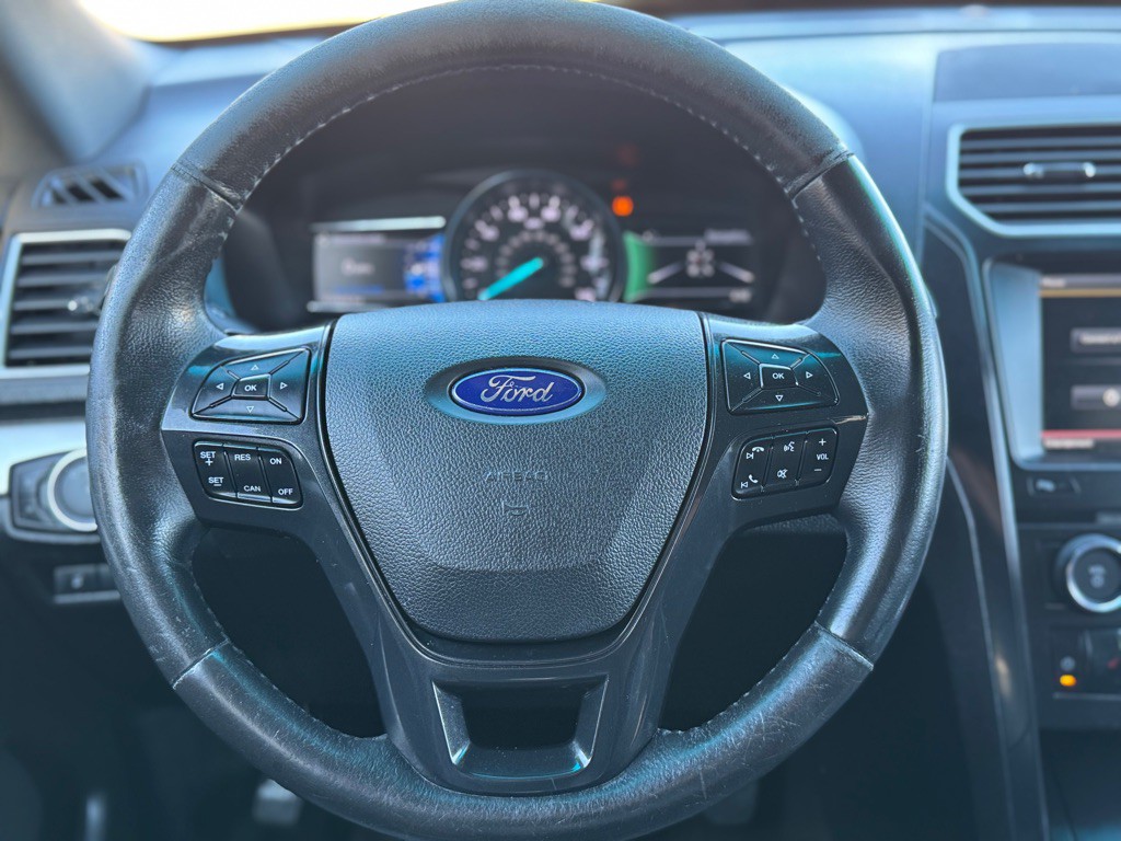 2016 Ford Explorer Image 8