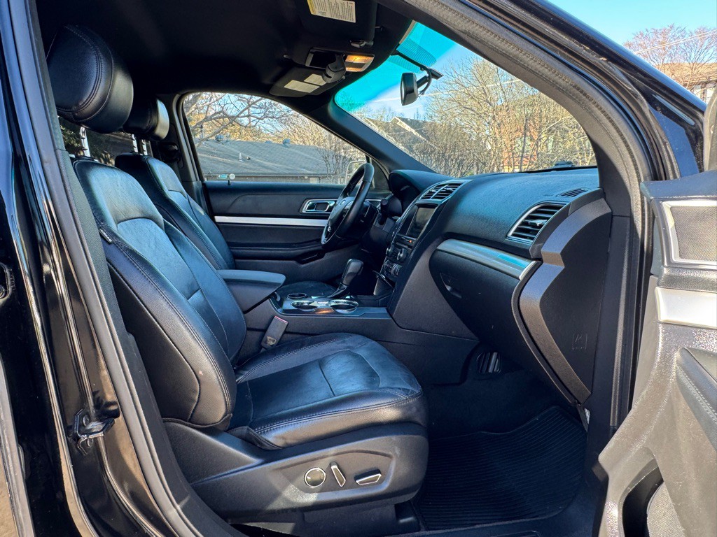 2016 Ford Explorer Image 30