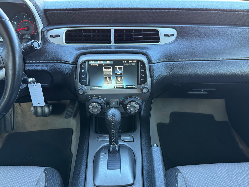 2015 Chevrolet Camaro Image 16