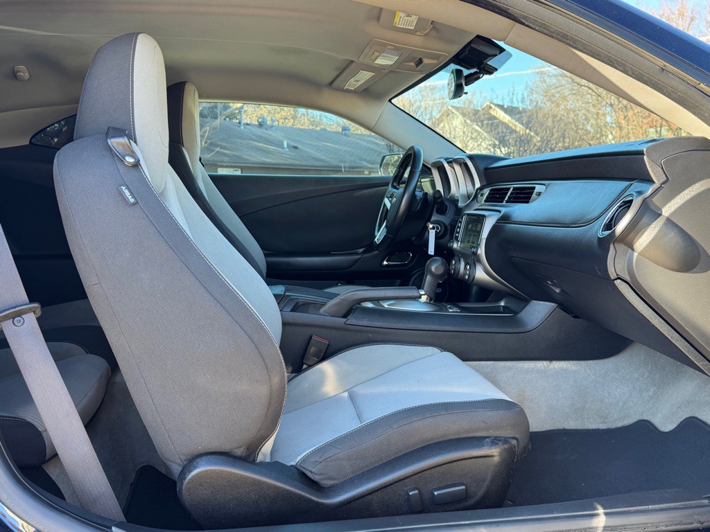 2015 Chevrolet Camaro Image 23