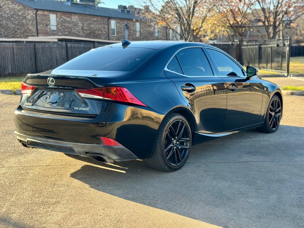 2017 Lexus IS 200t Image 3