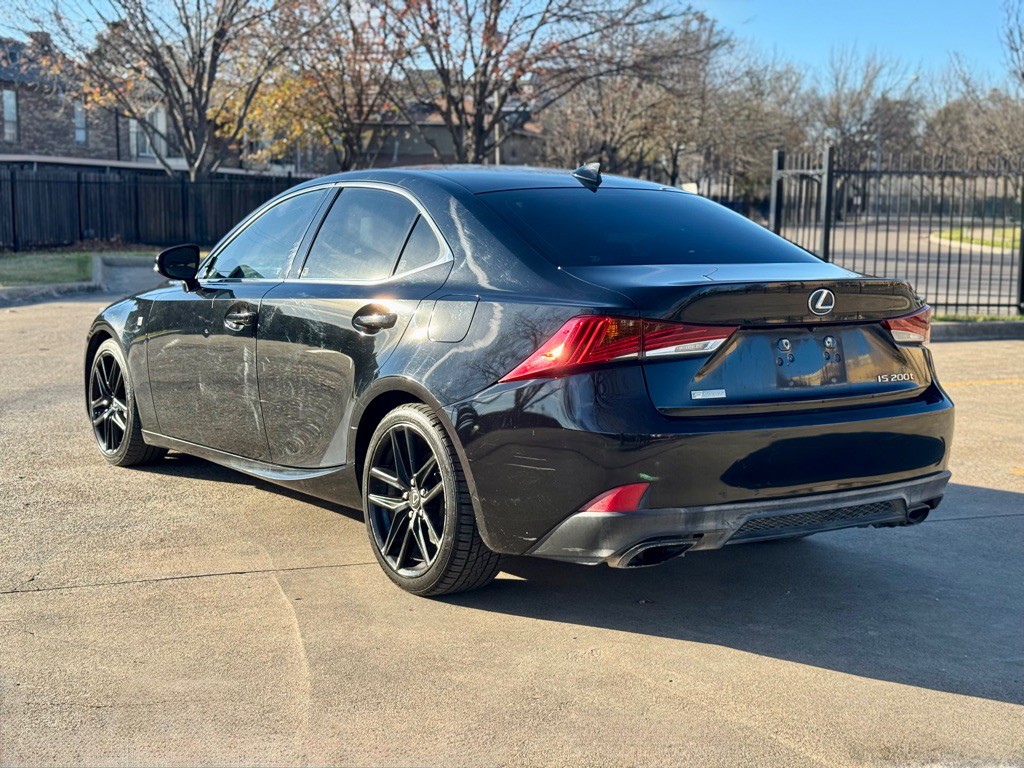 2017 Lexus IS 200t Image 4