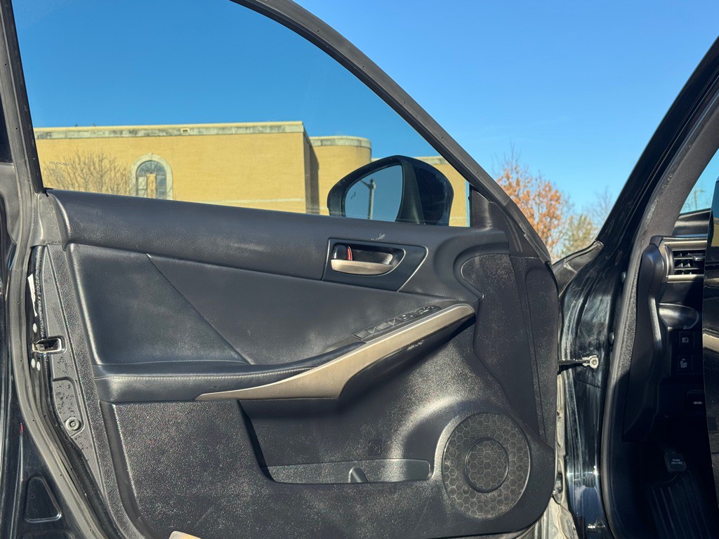 2017 Lexus IS 200t Image 5