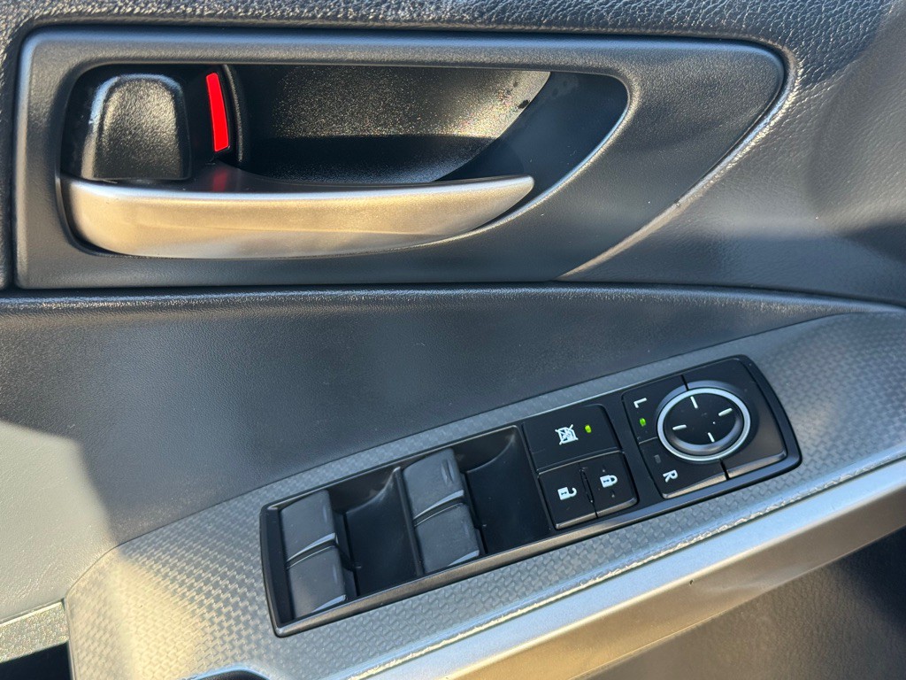 2017 Lexus IS 200t Image 6