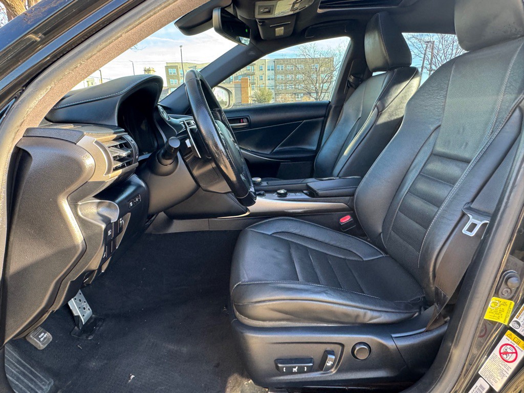 2017 Lexus IS 200t Image 7