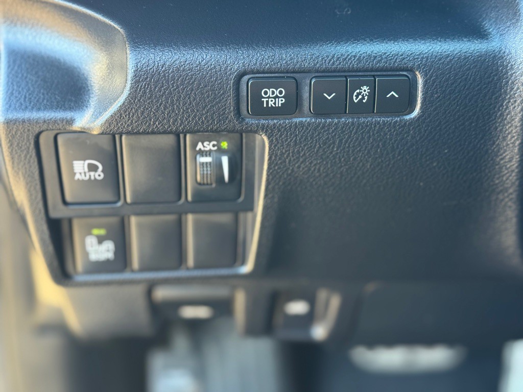 2017 Lexus IS 200t Image 9