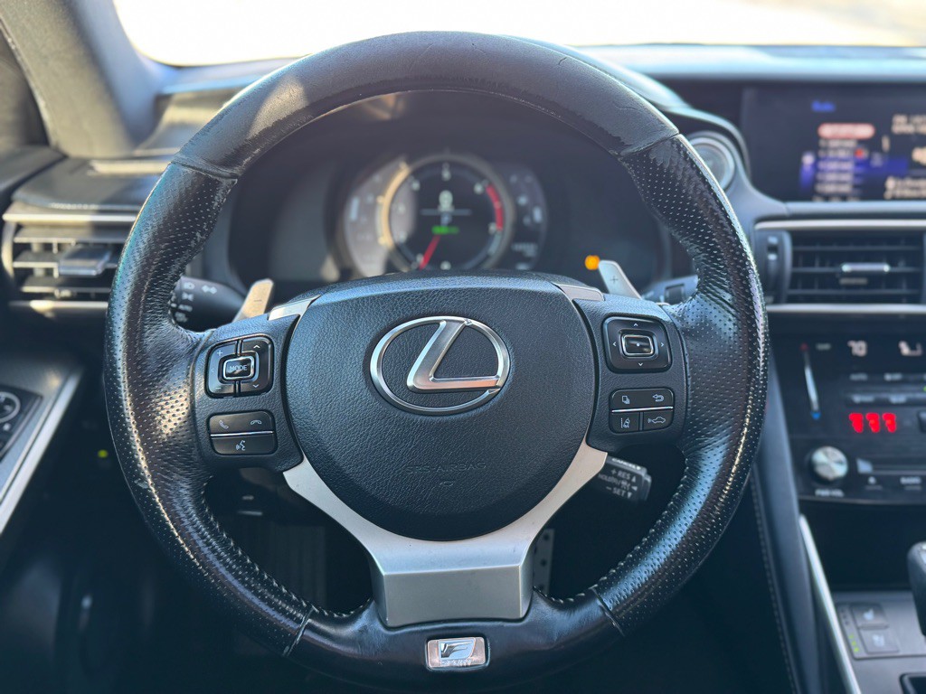 2017 Lexus IS 200t Image 10