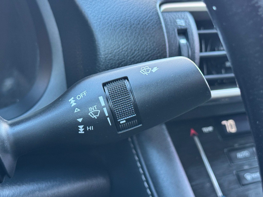 2017 Lexus IS 200t Image 14