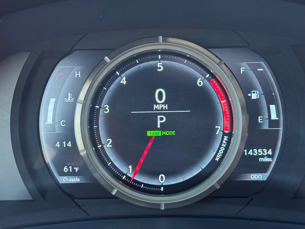 2017 Lexus IS 200t Image 15