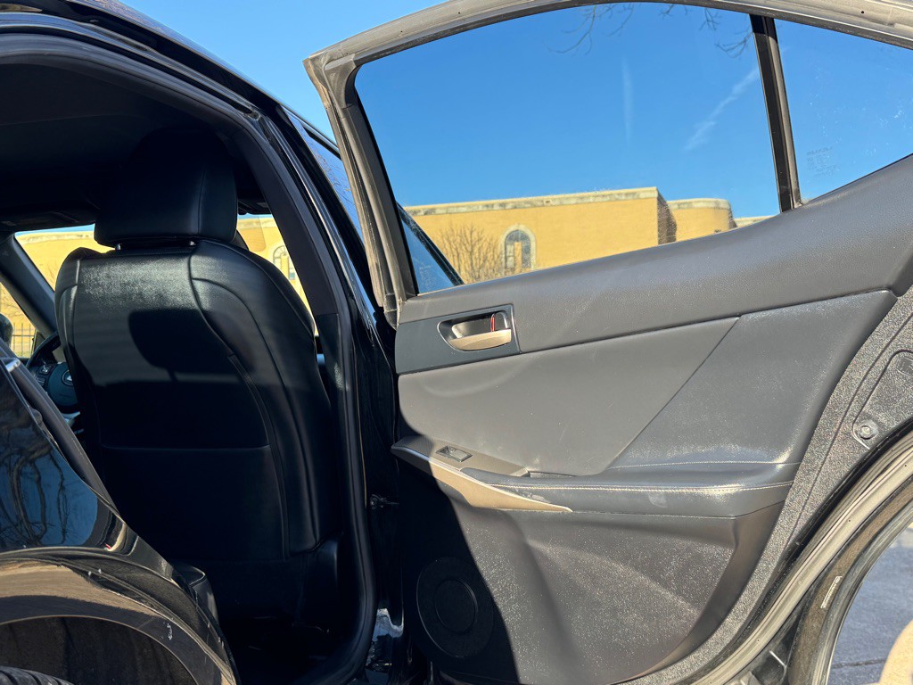 2017 Lexus IS 200t Image 24