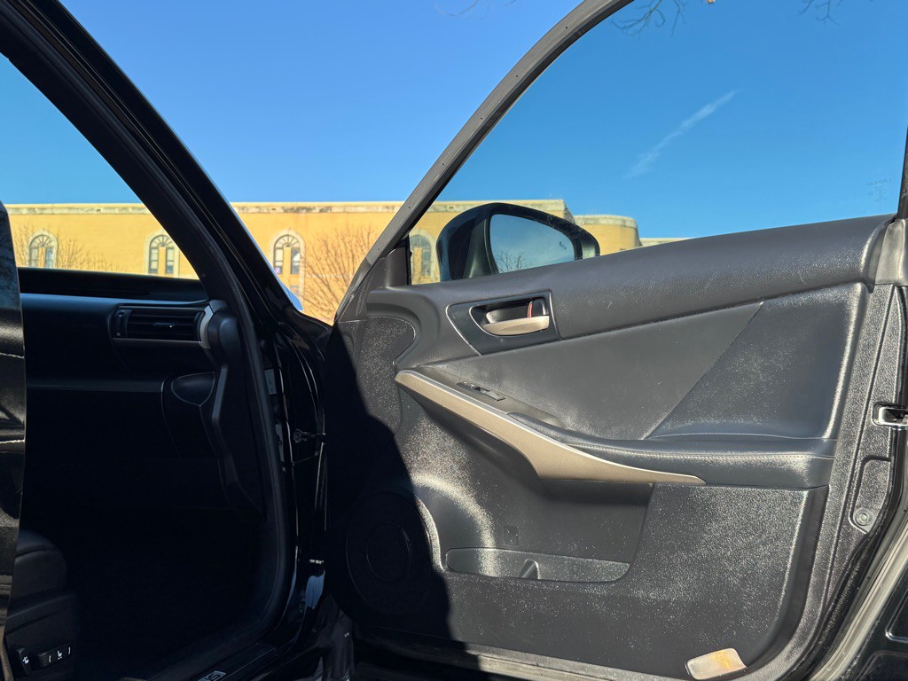 2017 Lexus IS 200t Image 26