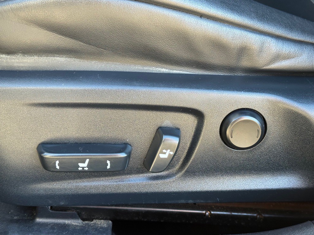 2017 Lexus IS 200t Image 28